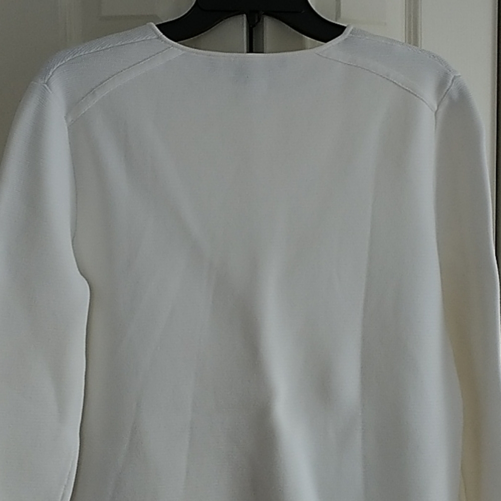 TY-LR designed in Australia White crew neck Top S - Picture 5 of 9